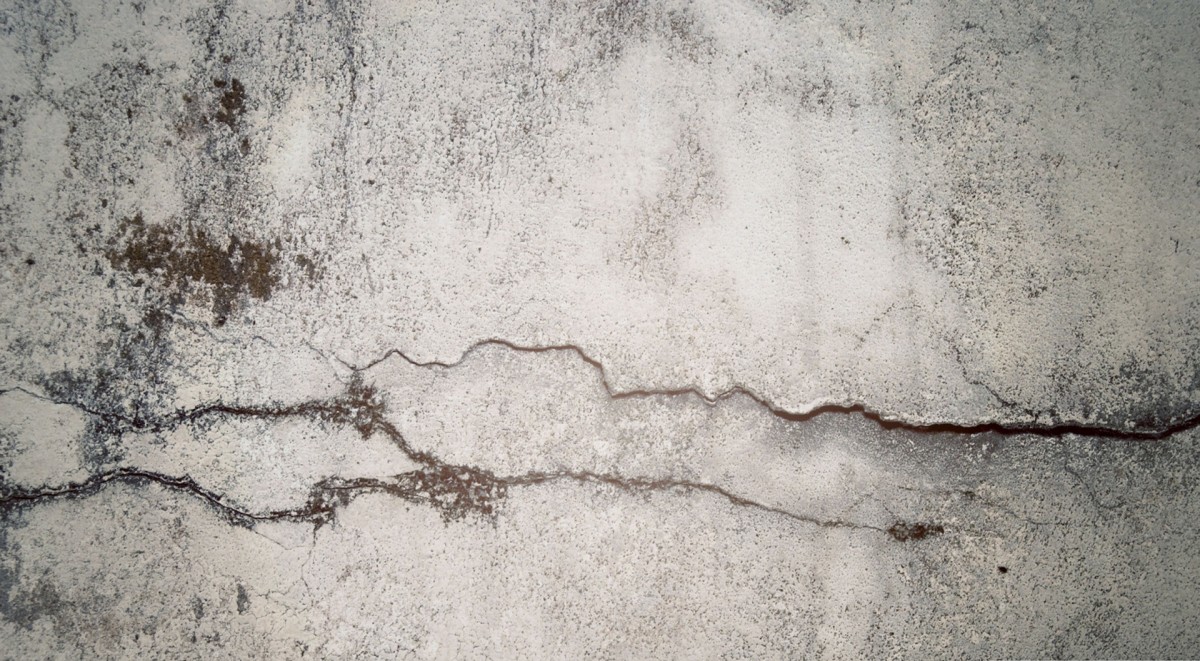 Foundation crack